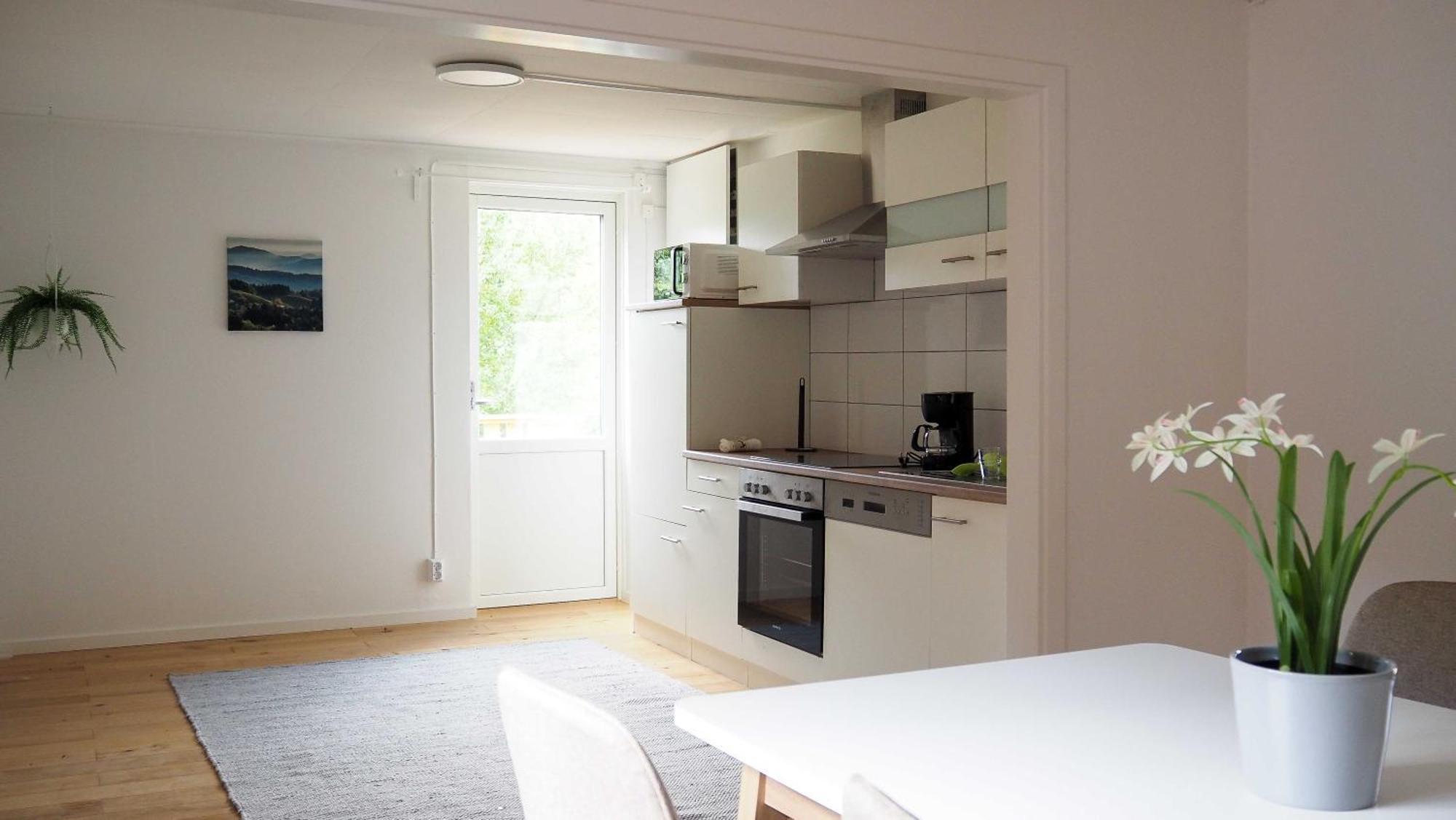 Komplett Laegenhet Med Sjoeutsikt Malmon Buitenkant foto